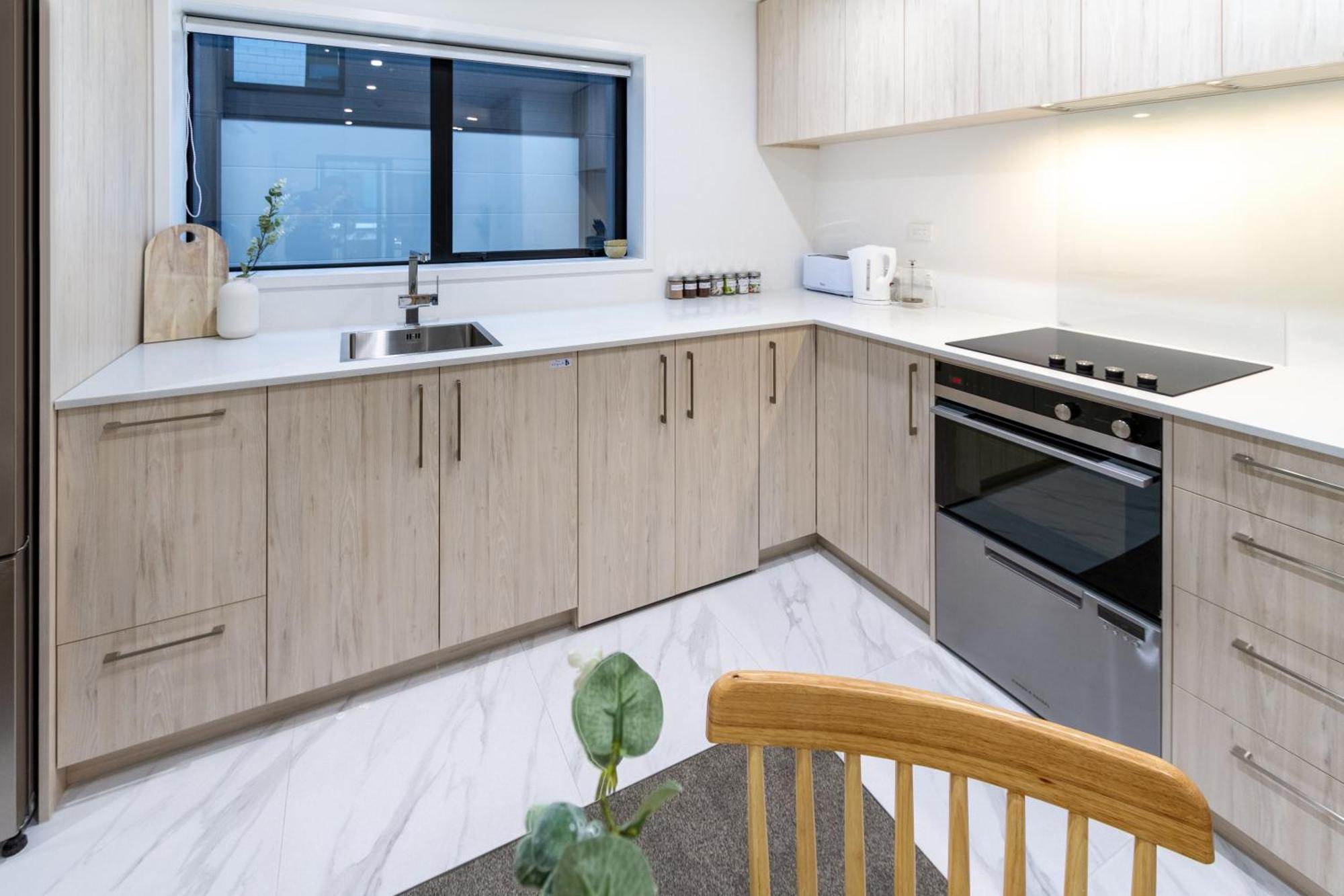 Апартаменты Urban Retreat: 2-Br Gem In Central Крайстчёрч Экстерьер фото